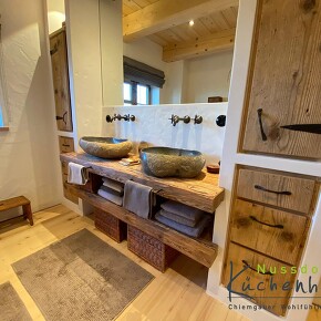 Altholzbad mit Mauerwerk  Altholzbad mit Mauerwerk