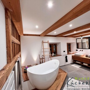 Bad mit Altholzelementen und Wellnessfaktor Bad mit Altholzelementen und Wellnessfaktor