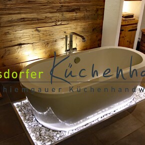 Altholz trifft Badewanne  Altholz trifft Badewanne