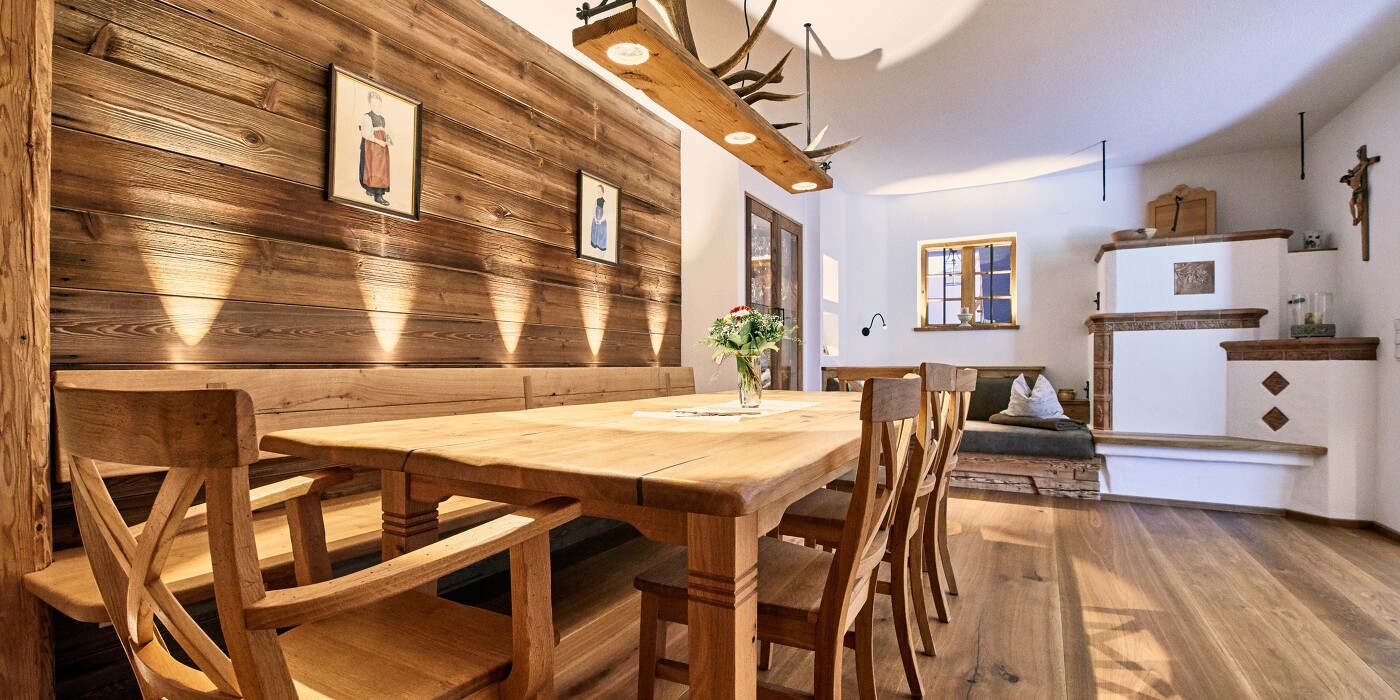 Wohnküchen im Alpenländischen Stil, Altholzküchen oder moderne Küchen aus eigener Fertigung Wohnküchen im Alpenländischen Stil, Altholzküchen oder moderne Küchen aus eigener Fertigung