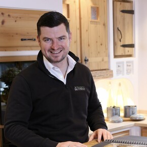 Mathias Angermeir Schreinermeister / Geschäftsleitung Verkaufsleitung Mathias Angermeir Schreinermeister / Geschäftsleitung Verkaufsleitung