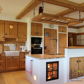 Bauerküche Fichte Schreinerküche mit Mauerwerk mit Schmiedearbeiten Bauerküche Fichte Schreinerküche mit Mauerwerk mit Schmiedearbeiten