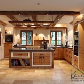 Altholz Schreinerküche mit Mauerwerk Altholz Schreinerküche mit Mauerwerk