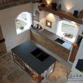 altholzküchen- Schreinerküche mit Mauerwerk - Kochinsel altholzküchen- Schreinerküche mit Mauerwerk - Kochinsel