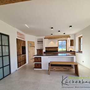 Altholzküche Massivholz Eiche mit Mauerwerk Eisenelement Altholzküche Massivholz Eiche mit Mauerwerk Eisenelement