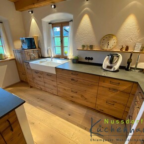 Altholzküche Massivholz mit Granitarbeitsplatte Altholzküche Massivholz mit Granitarbeitsplatte