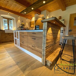 Altholzküche mit rusikaler Theke  Altholzküche mit rusikaler Theke