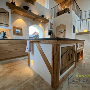 Alholzküche in Perfektion mit gemauerten Küchenblock Alholzküche in Perfektion mit gemauerten Küchenblock