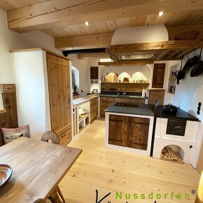 Altholzküche mit gemauerten elementen Altholzküche mit gemauerten elementen