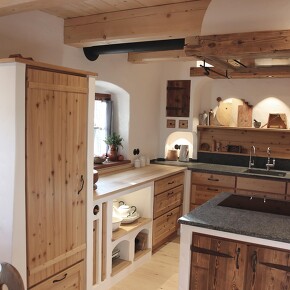 Altholzküche mit gemauerten elementen Altholzküche mit gemauerten elementen