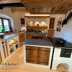Altholzküchen individuell und perfekt ausgearbeitet Altholzküchen individuell und perfekt ausgearbeitet