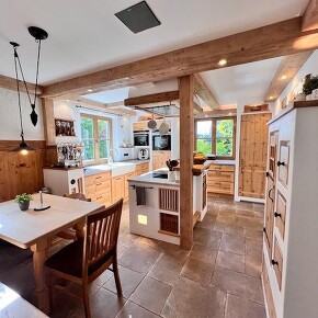 Küche Chiemgau aus Naturholz im Alpenländischen Stil  Küche Chiemgau aus Naturholz im Alpenländischen Stil