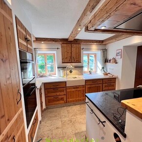 Küche Chiemgau aus Naturholz im Alpenländischen Stil  Küche Chiemgau aus Naturholz im Alpenländischen Stil