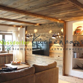 Wohnbereich perfekt mit Altholz in Szene gesetzt Wohnbereich perfekt mit Altholz in Szene gesetzt