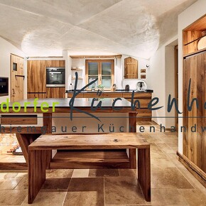 Schreiner Massivholztisch handgefertig Eiche Altholz Mauerwerk Schreiner Massivholztisch handgefertig Eiche Altholz Mauerwerk