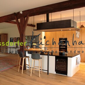 moderne Schreinerküche mit Kochelinsel Industialstil moderne Schreinerküche mit Kochelinsel Industialstil