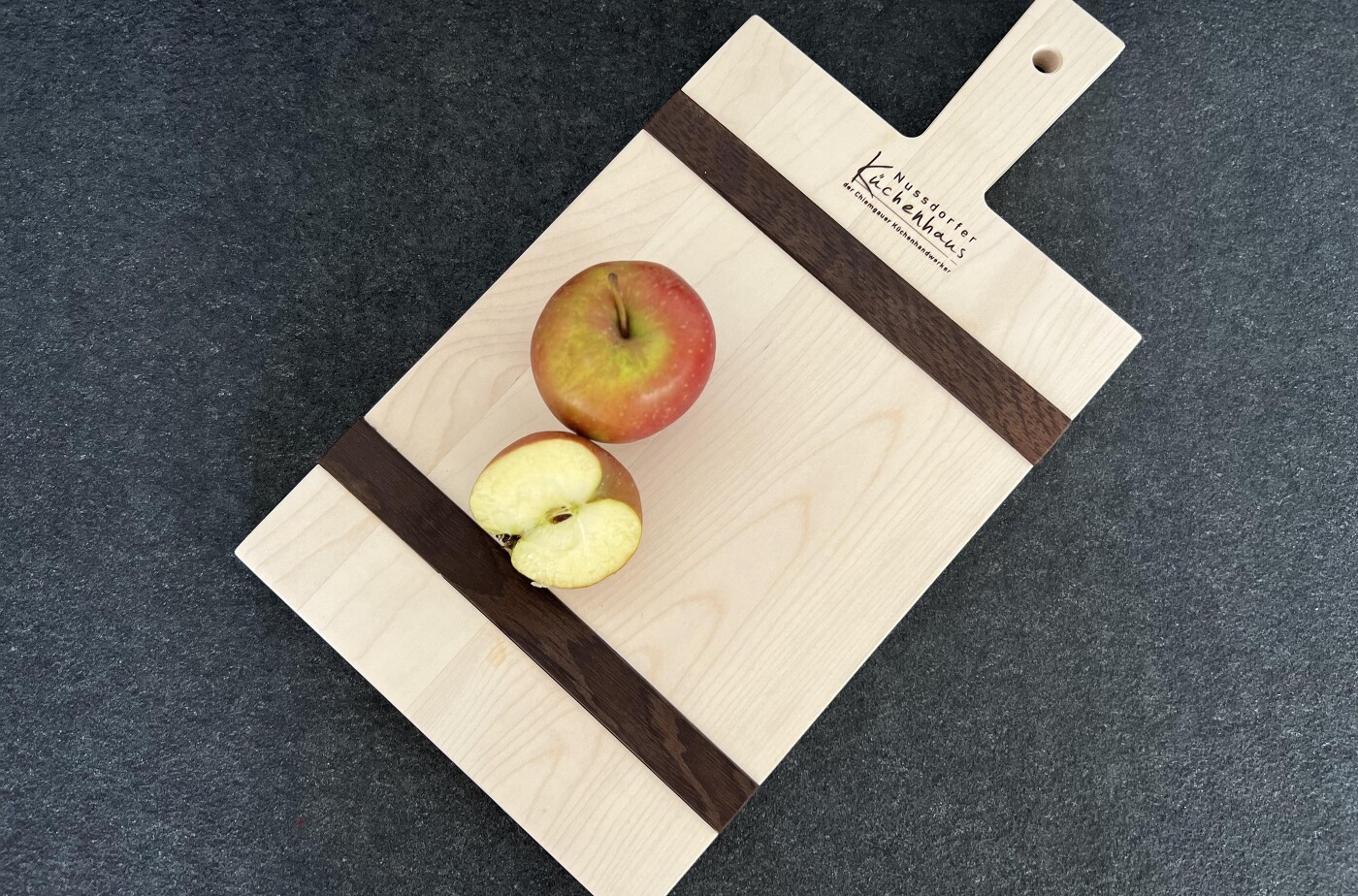 Küchenbrett aus massiven handgefertigtem Ahornholz Küchenbrett aus massiven handgefertigtem Ahornholz