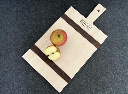 Küchenbrett aus massiven handgefertigtem Ahornholz Küchenbrett aus massiven handgefertigtem Ahornholz