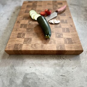 Hirnholz - exklusives Schneidebrett aus Eiche massiv Hirnholz - exklusives Schneidebrett aus Eiche massiv