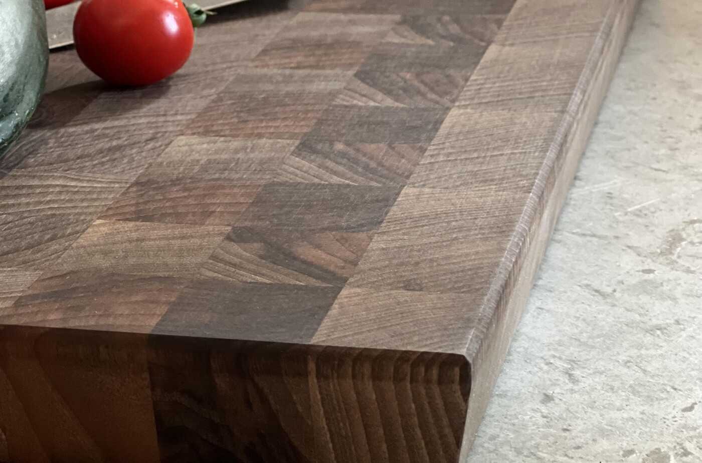 Hirnholz - exklusives Schneidebrett aus massiven Nussbaum Hirnholz - exklusives Schneidebrett aus massiven Nussbaum