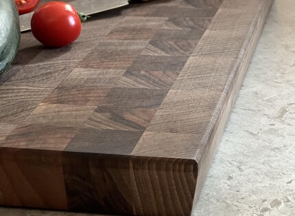 Hirnholz - exklusives Schneidebrett aus massiven Nussbaum Hirnholz - exklusives Schneidebrett aus massiven Nussbaum