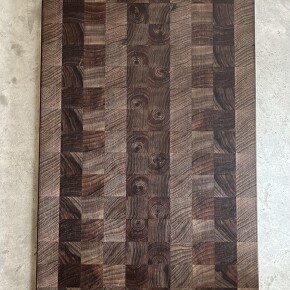 Hirnholz - exklusives Schneidebrett aus massiven Nussbaum Hirnholz - exklusives Schneidebrett aus massiven Nussbaum