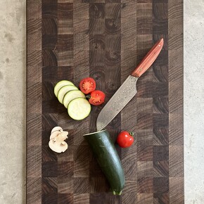 Hirnholz - exklusives Schneidebrett aus massiven Nussbaum Hirnholz - exklusives Schneidebrett aus massiven Nussbaum