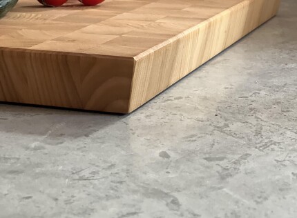 Hirnholz - exklusives Schneidebrett aus massiven Kirschbaumholz Hirnholz - exklusives Schneidebrett aus massiven Kirschbaumholz