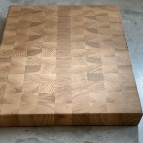 Hirnholz - exklusives Schneidebrett aus massiven Kirschbaumholz Hirnholz - exklusives Schneidebrett aus massiven Kirschbaumholz