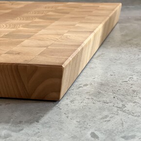 Hirnholz - exklusives Schneidebrett aus massiven Kirschbaumholz Hirnholz - exklusives Schneidebrett aus massiven Kirschbaumholz