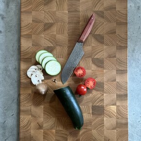 Hirnholz - exklusives Schneidebrett aus massiven Kirschbaumholz Hirnholz - exklusives Schneidebrett aus massiven Kirschbaumholz