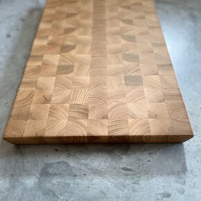 Hirnholz - exklusives Schneidebrett aus massiven Kirschbaumholz Hirnholz - exklusives Schneidebrett aus massiven Kirschbaumholz