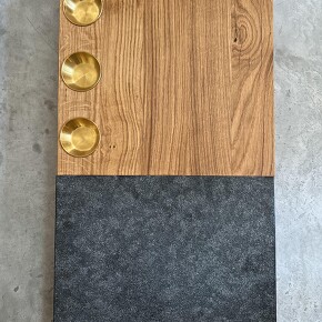 Exklusives Steakbrett aus massiver Eiche mit eingelassenem Granit Exklusives Steakbrett aus massiver Eiche mit eingelassenem Granit