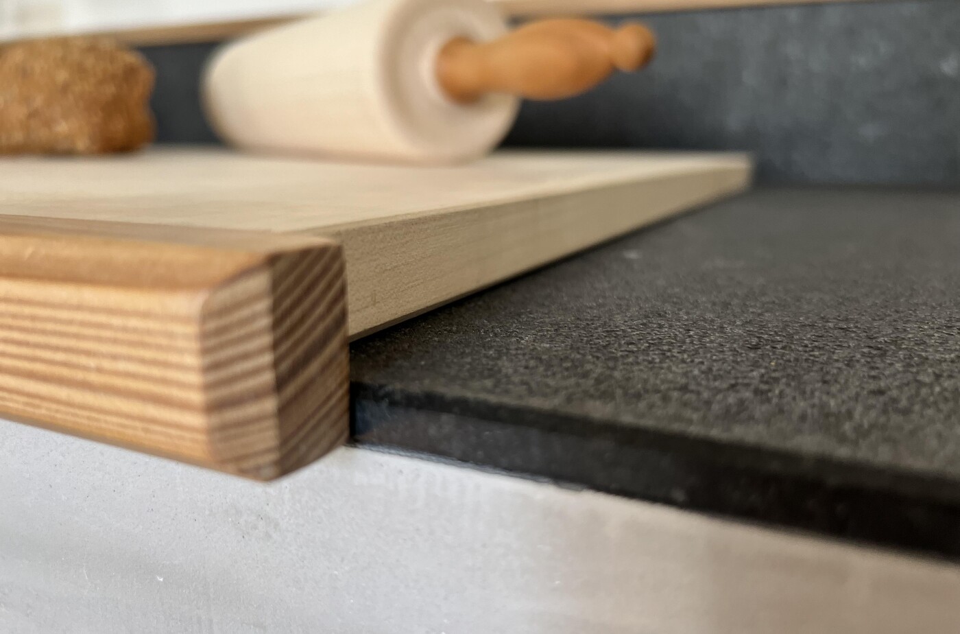 Teigbrett aus massiven Ahornholz mit Fichte-Altholzleimer Teigbrett aus massiven Ahornholz mit Fichte-Altholzleimer