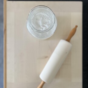 Teigbrett aus massiven Ahornholz mit Fichte-Altholzleimer Teigbrett aus massiven Ahornholz mit Fichte-Altholzleimer