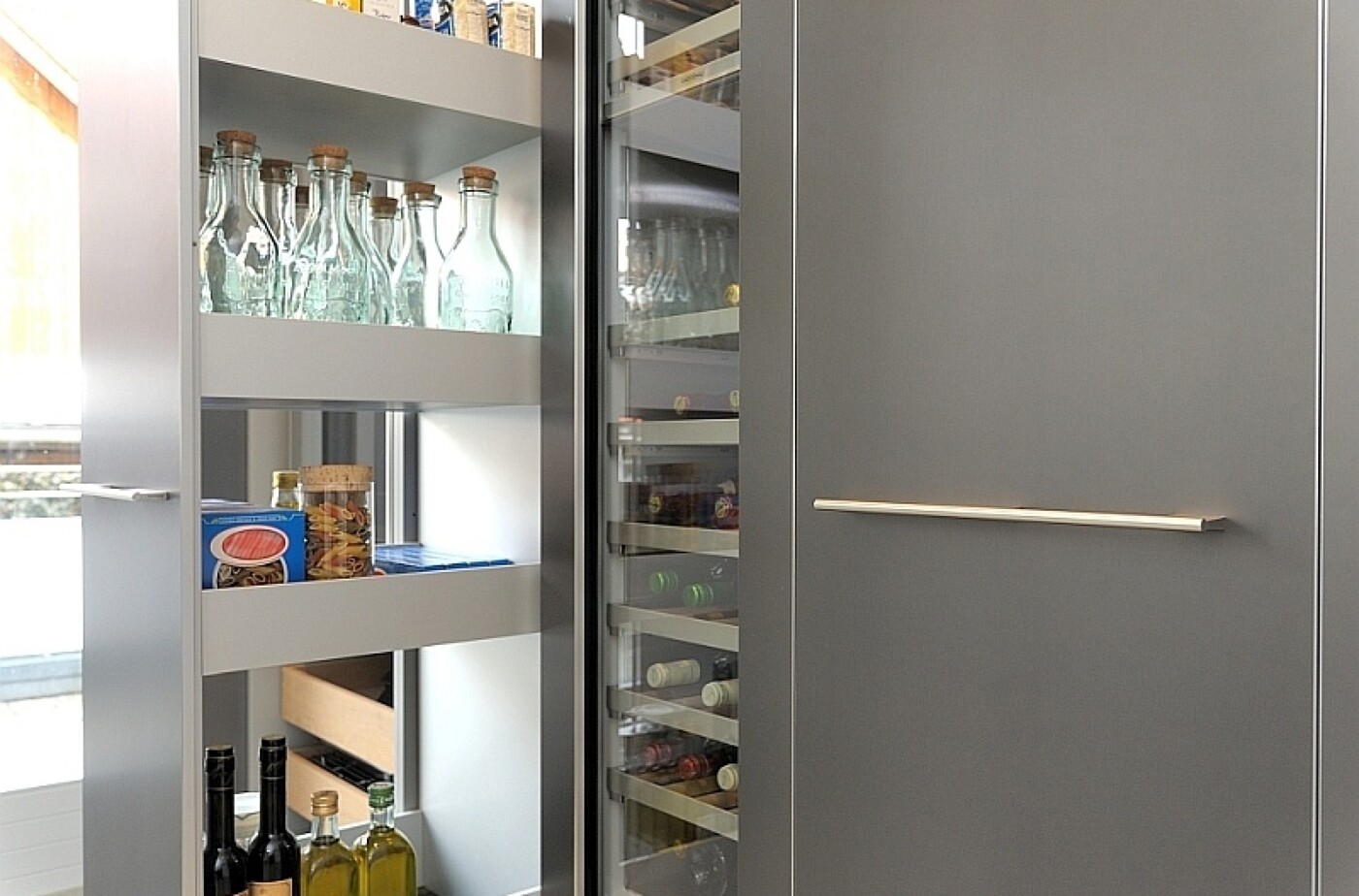 Praktisch und überraschend voluminös: Der Apothekerschrank entpuppt sich auch in Küchen als wahres Raumwunder. Praktisch und überraschend voluminös: Der Apothekerschrank entpuppt sich auch in Küchen als wahres Raumwunder.