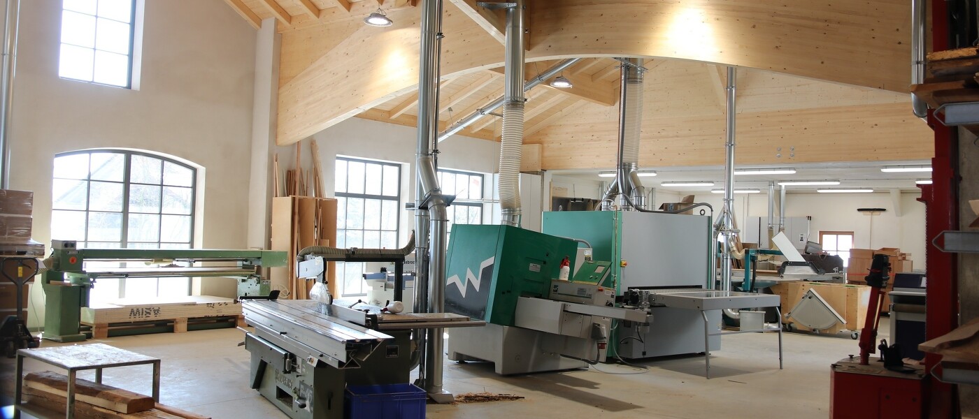 Voll ausgestattete Schreiner-Werkstatt für Landhausküchen, Altholzküchen und den kompletten Innenausbau Voll ausgestattete Schreiner-Werkstatt für Landhausküchen, Altholzküchen und den kompletten Innenausbau